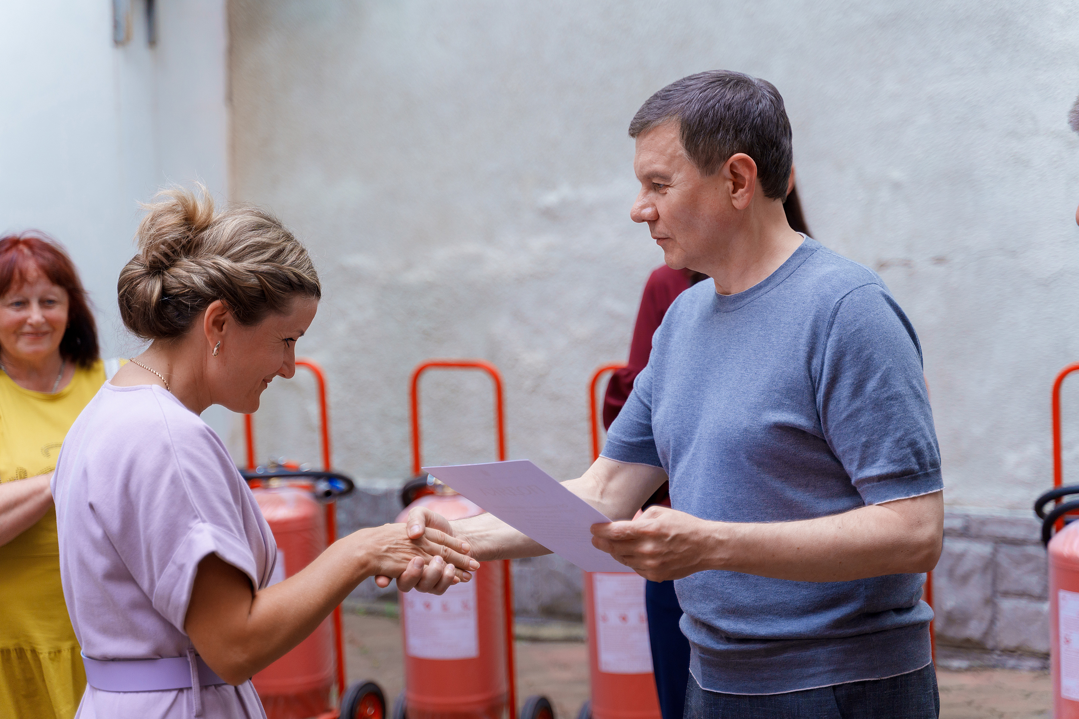 Подяки та подарунки для безпеки мешканців за зразкові укриття: Вінницький міський голова Сергій Моргунов відзначив керівників управлінських компаній, старших по будинках та голів ОСББ 